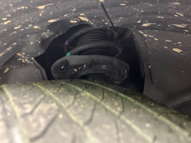お車を安心してお乗りいただく為には、足回りの定期点検が欠かせません。サービスサポート（有償保証）では無料点検もご提供しており、安心のカーライフをお過ごしいただけるサポート体制が整っています。