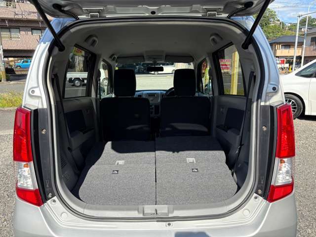2列目シートはリクライニングに出来て便利です