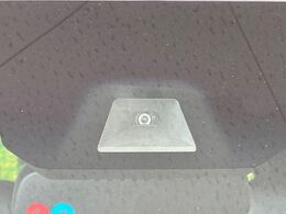 【ホンダセンシング】走行中に前方の車両等を認識し、衝突しそうな時は警報とブレーキで衝突回避と被害軽減をアシスト。より安全にドライブをお楽しみいただけます。