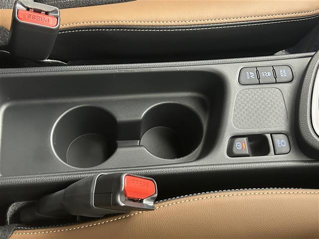 【ドリンクホルダー】長時間のドライブを快適に過ごすために、必須の車内アイテムですね。