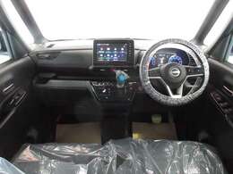 車内の気になる匂いを専門の機器を使用し、抗菌・消臭しております。匂いに敏感な女性にも喜んでいただいております♪