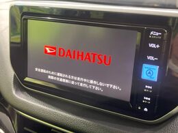 【純正ナビ】人気の純正ナビを装備。オーディオ機能も充実しており、Bluetooth接続すればお持ちのスマホやMP3プレイヤーの音楽を再生可能！毎日の運転がさらに楽しくなります！！
