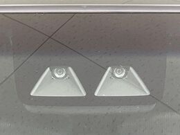 【スマートアシスト】走行中に前方の車両等を認識し、衝突しそうな時は警報とブレーキで衝突回避と被害軽減をアシスト。より安全にドライブをお楽しみいただけます。
