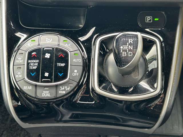 【運転席操作部】快適なドライブを楽しむための機能が装備されています！運転席から触れるので、使いやすいです！除菌プランいれていただくと、さらに清潔で安心していただけます！