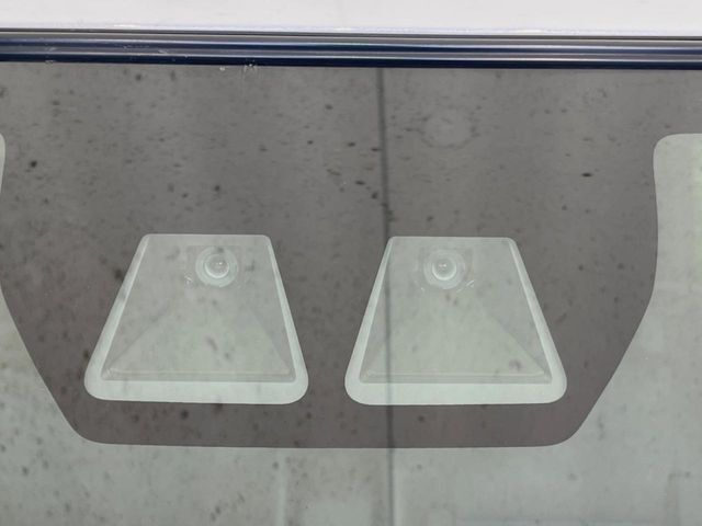 【スマートアシスト】走行中に前方の車両等を認識し、衝突しそうな時は警報とブレーキで衝突回避と被害軽減をアシスト。より安全にドライブをお楽しみいただけます。