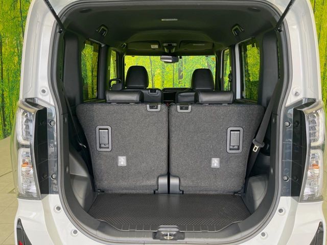 普段のお買い物や通勤、送迎等に十分な荷室スペースを確保しております。セカンドシートを倒すと、大きな荷物の積載も可能です♪