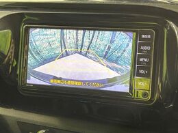 【バックカメラ】駐車時に後方がリアルタイム映像で確認できます。大型商業施設や立体駐車場での駐車時や、夜間のバック時に大活躍！運転スキルに関わらず、今や必須となった装備のひとつです！