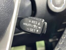 【レーダークルーズコントロール】高速道路での長距離走行が楽に！！自動で速度を保つクルーズコントロールが、衝突軽減システムと連携し、前方の車両を感知して車間を保つように速度調節してくれます！！