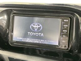 【純正ナビ】人気の純正ナビを装備しております。ナビの使いやすさはもちろん、オーディオ機能も充実！キャンプや旅行はもちろん、通勤や買い物など普段のドライブも楽しくなるはず♪