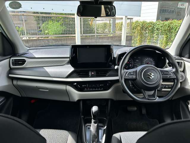 [室内]黒を基調とした落ち着いた室内です☆