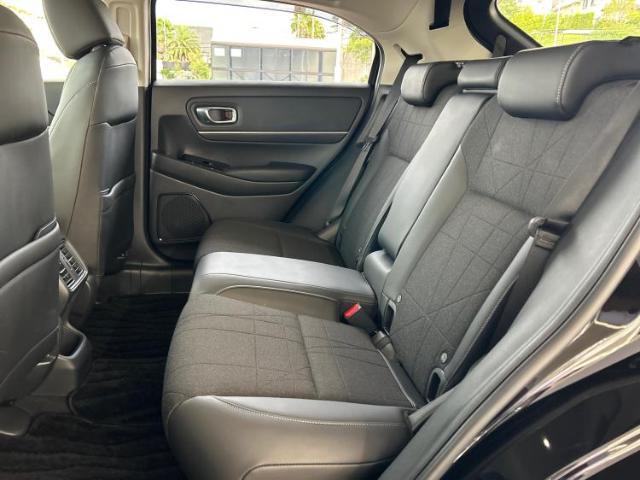 WECARSでは各商談席に大型モニターをご用意しております！見やすい大画面でゆったりと全国の在庫をご覧いただけます！是非ご来店お待ちしております！