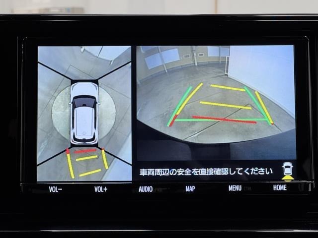 パノラミックビューモニターシステムが付いているので車の上から見た映像が確認できますよ。　一目で車両周辺の情報を確認できますが、直接安全をご確認下さい。