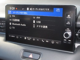 ナビゲーションはホンダコネクトディスプレイを装着しております。AM、FM、Bluetooth、フルセグTVがご使用いただけます。初めて訪れた場所でも道に迷わず安心ですね！