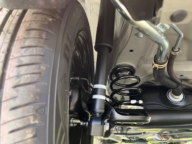 お車を安心してお乗りいただく為には、足回りの定期点検が欠かせません。サービスサポート（有償保証）では無料点検もご提供しており、安心のカーライフをお過ごしいただけるサポート体制が整っています。