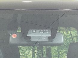 【トヨタセーフティセンス】走行中に前方の車両等を認識し、衝突しそうな時は警報とブレーキで衝突回避と被害軽減をアシスト。より安全にドライブをお楽しみいただけます。