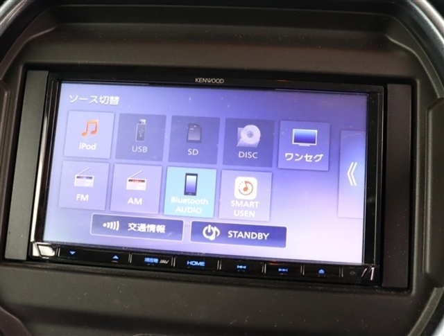 お車選びをお楽しみ頂けるよう、在庫車の展示スペースを十分に確保しております。