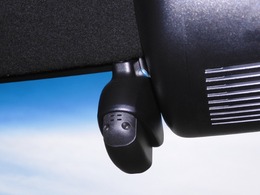 ◆ドライブレコーダー◆映像・音声などを記録する自動車用の装置です。　もしもの事故の際の記録はもちろん、旅行の際の思い出としてドライブの映像を楽しむことができます。