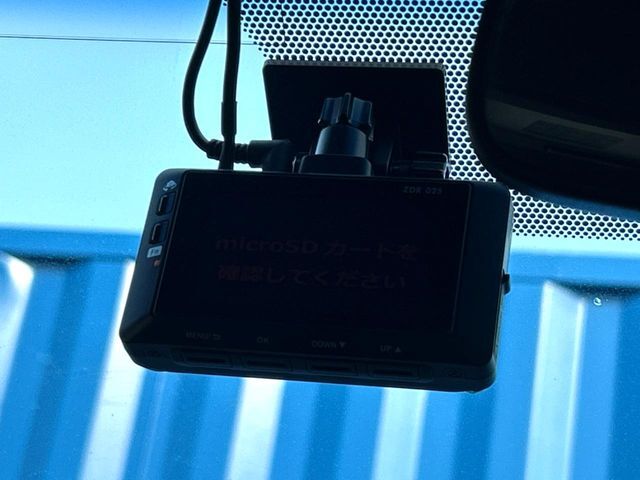 【ドライブレコーダー】安心・安全なカーライフに必須のドライブレコーダーを装備！走行中はもちろん、あおり運転や事故に遭遇した際の状況も映像で記録し、万一のリスクに備えます。