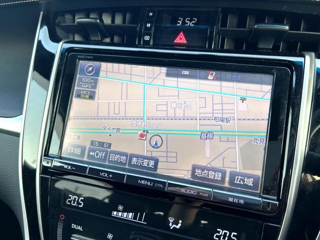 【メーカー純正ナビ】インテリアに溶け込むスタイリッシュな「専用設計」メーカーナビを装備♪視認性や操作性など基本性能にも優れ、より上質なカーライフをお楽しみいただけます。