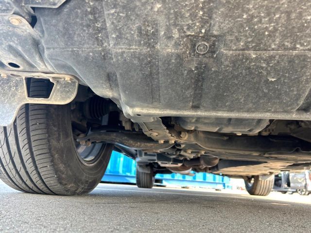 お車を安心してお乗りいただく為には、足回りの定期点検が欠かせません。サービスサポート（有償保証）では無料点検もご提供しており、安心のカーライフをお過ごしいただけるサポート体制が整っています。