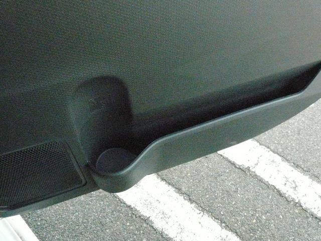 ドアにもドリンクホルダー付き