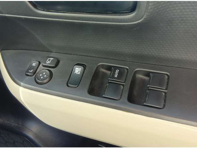 運転席側ドア内側です♪