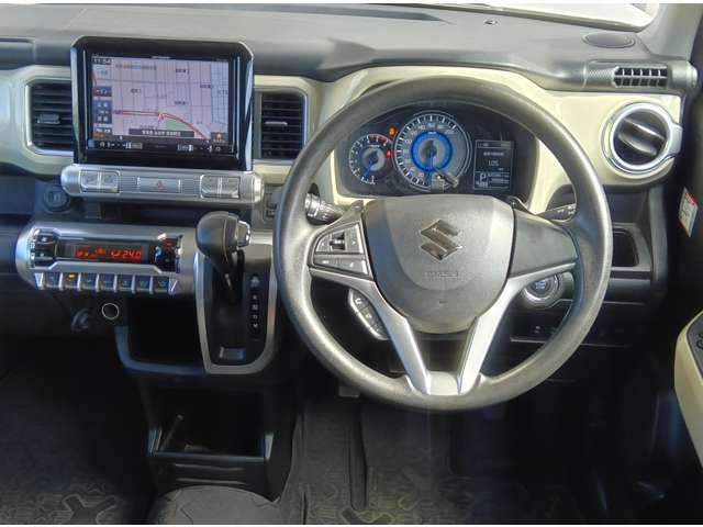 ステアリングスイッチ装備で運転楽々です♪