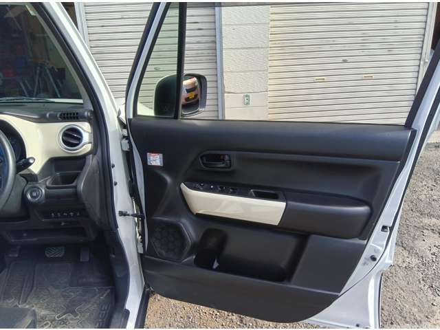 運転席側ドア内側です♪