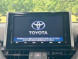 【純正ナビ】人気の純正ナビを装備しております。ナビの使いやすさはもちろん、オーディオ機能も充実！キャンプや旅行はもちろん、通勤や買い物など普段のドライブも楽しくなるはず♪