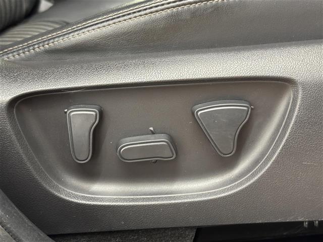 【パワーシート】無段階で調節が可能なので、より快適なドライブを楽しめます♪