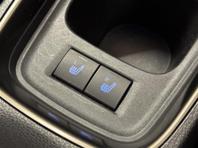 【シートヒーター】運転席の座面が暖かくなり、冬に大活躍する機能です。