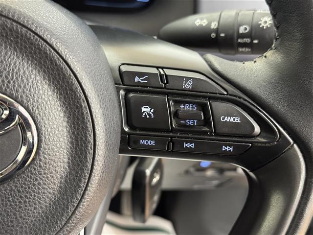 【レーダークルーズコントロール】アクセルを踏まなくても、設定した速度で走行できます！先行車との車間距離を適切に維持する追従走行の機能も有しています。機能には限界があるためご注意ください。