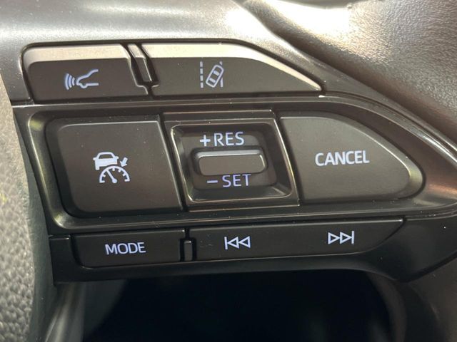 【レーダークルーズコントロール】高速道路での長距離走行が楽に！！自動で速度を保つクルーズコントロールが、衝突軽減システムと連携し、前方の車両を感知して車間を保つように速度調節してくれます！！