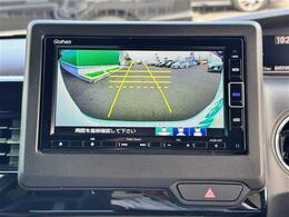 【バックモニター】後方の安全確認ができます。駐車が苦手な方にもオススメな便利機能です。