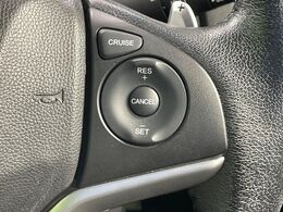 【クルーズコントロール】高速道路もラクラク走行。アクセルを離しても一定速度で走行ができ、長距離運転時の負担を軽減！加速・減速も簡単なスイッチ操作で調整できます。