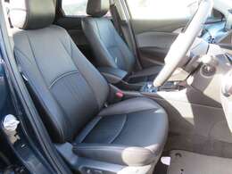 シートバックに体圧を分散できるサスペンションマットを採用、又剛性を高め「体幹」をしっかり支えています。座面には不快に感じる振動をカットするウレタン素材でロングドライブも疲れにくいシートになりました