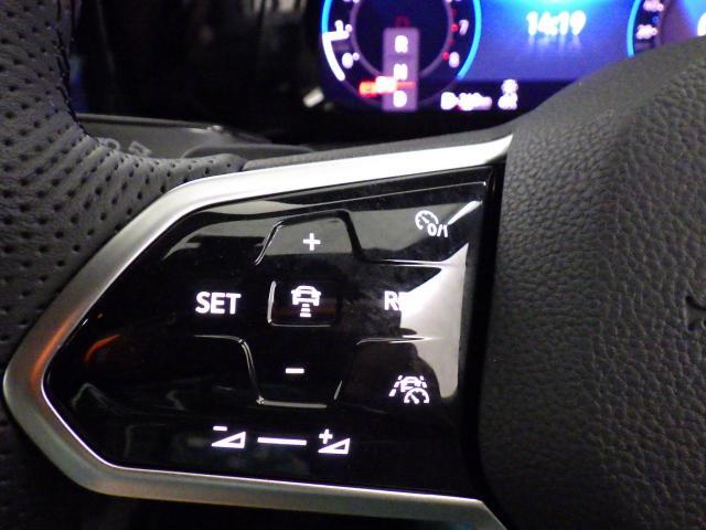 Travel Assist。設定した速度を上限に自動で加減速し、一定の車間距離,およ走行レーンを保つことでロングドライブの疲労を軽減します。