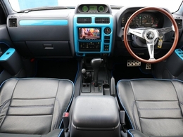 内装パネルも外装色に合わせて塗装済みです！