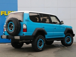 鮮やかブルーとホワイトのツートンがオシャレです♪