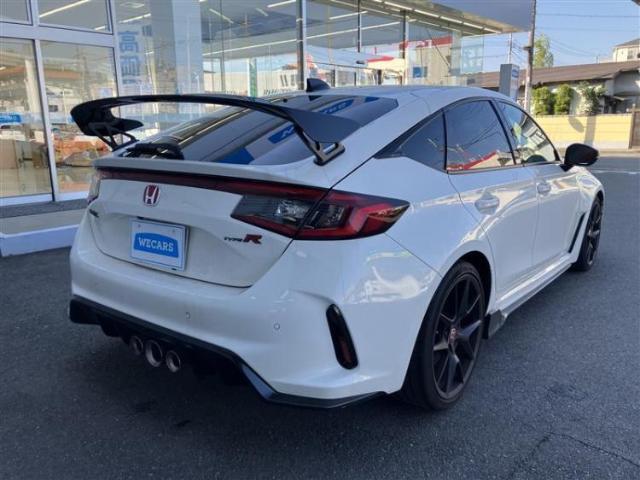 全国に店舗を展開しているのでどこでもお取り寄せが可能です！この車が気になるけど遠方だから・・・と諦める必要はありません！※別途陸送費が必要です。