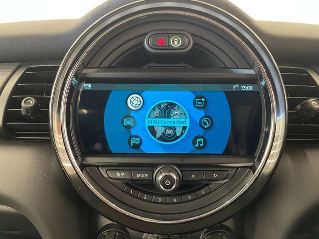 安心してカーライフを始めていただく事ができるよう、納車前にディーラー整備工場もしくは熟練メカニックが在籍する整備工場にて点検を行ない、必要な整備を実施致します。