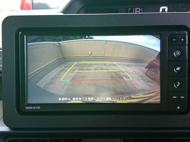 ★バックカメラ映像★バックドア中央に設置したカメラが車両後方映像をとらえ、ナビ画面に映し出します☆バック時や、駐車時にとても便利です☆