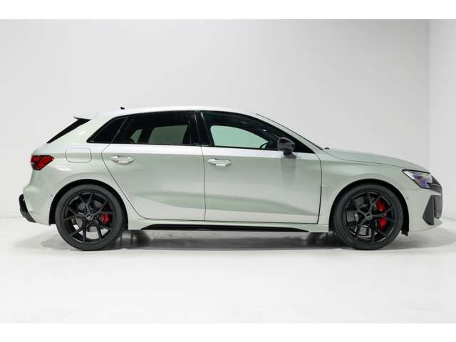 RSダンピングコントロールサスペンション170,000 RSデザインパッケージレッド160,000 プライバシーガラス60,000 オプション合計770,000