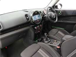 MINI特有のデザインのインテリアを楽しめる助手席♪