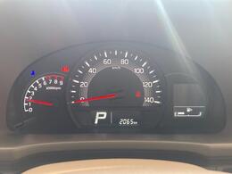 タコメーター付きのメーターです。瞬間燃費や平均燃費、航続可能距離が表示可能で、必要な情報を一目で確認できます。