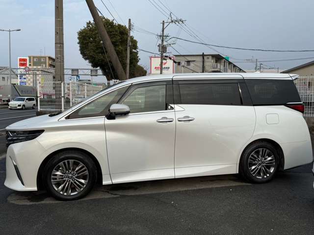 展示車両に関しましても、全ての取り扱いの車に対して厳しくチェックしております。