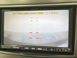 【バックカメラ】駐車時に後方がリアルタイム映像で確認できます。大型商業施設や立体駐車場での駐車時や、夜間のバック時に大活躍！運転スキルに関わらず、今や必須となった装備のひとつです！