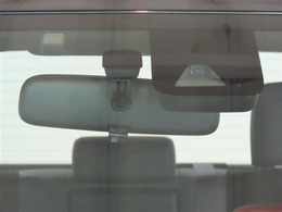 サポカーは、高齢運転者を含めたすべてのドライバーによる交通事故の発生防止・被害軽減対策の一環として、国が推奨する新しい自動車安全コンセプトです。詳しくは販売店スタッフまでおたずねください。