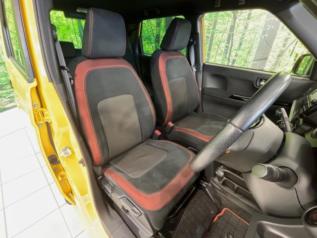 運転席シート廻りは使用感も少なく、良好な状態となっています。丁寧に使われていたことがよくわかりますね。