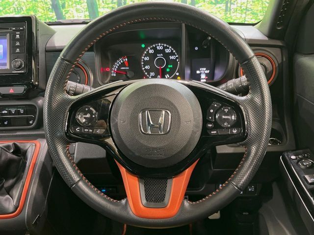 【ステアリングスイッチ】運転中、前方から目線をそらすことなく、オーディオ等の操作が可能な便利機能！安心＆快適なドライブを演出してくれます♪